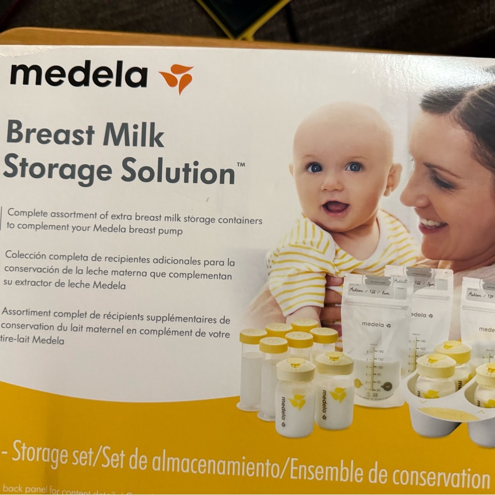 Medela White Breast Milk Storage Containers for Organization